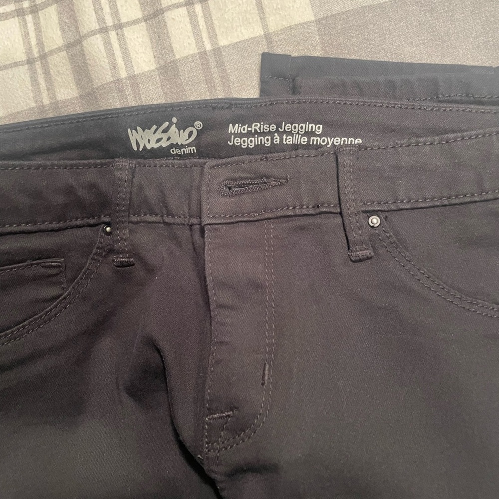 Lot of jeans. All are preloved but in great condition. - Picture 5 of 11